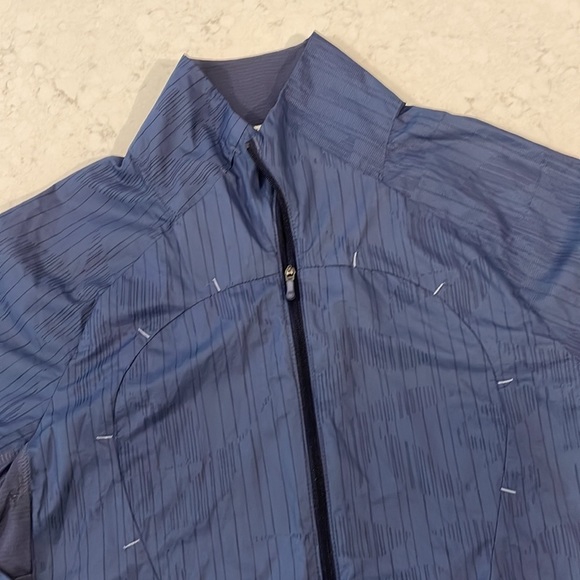 SIZE 6 Lululemon Windbreaker - Picture 4 of 12